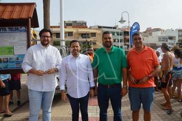 Alberto Rdríguez e Isabel Navarro triunfan en la XVII Travesía a Nado de Salinetas (Foto TA)